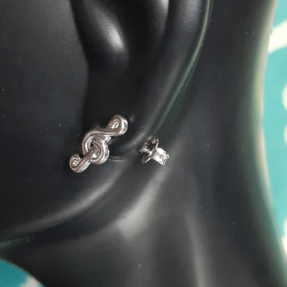 18K Gold F. MUSIC NOTES Earrings - Picture 3 of 5